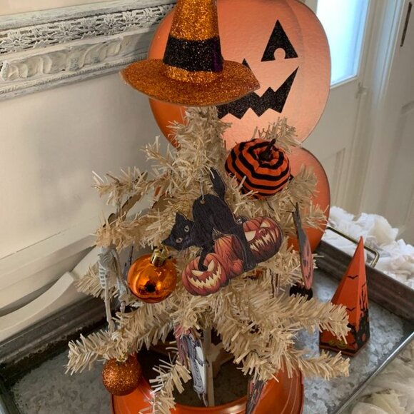 HALLOWEEN REPO FEATHER TREE 15 "*METAL COLLAR*22 ORNAMENTS*12 W00D CHARACTERS - Picture 3 of 15